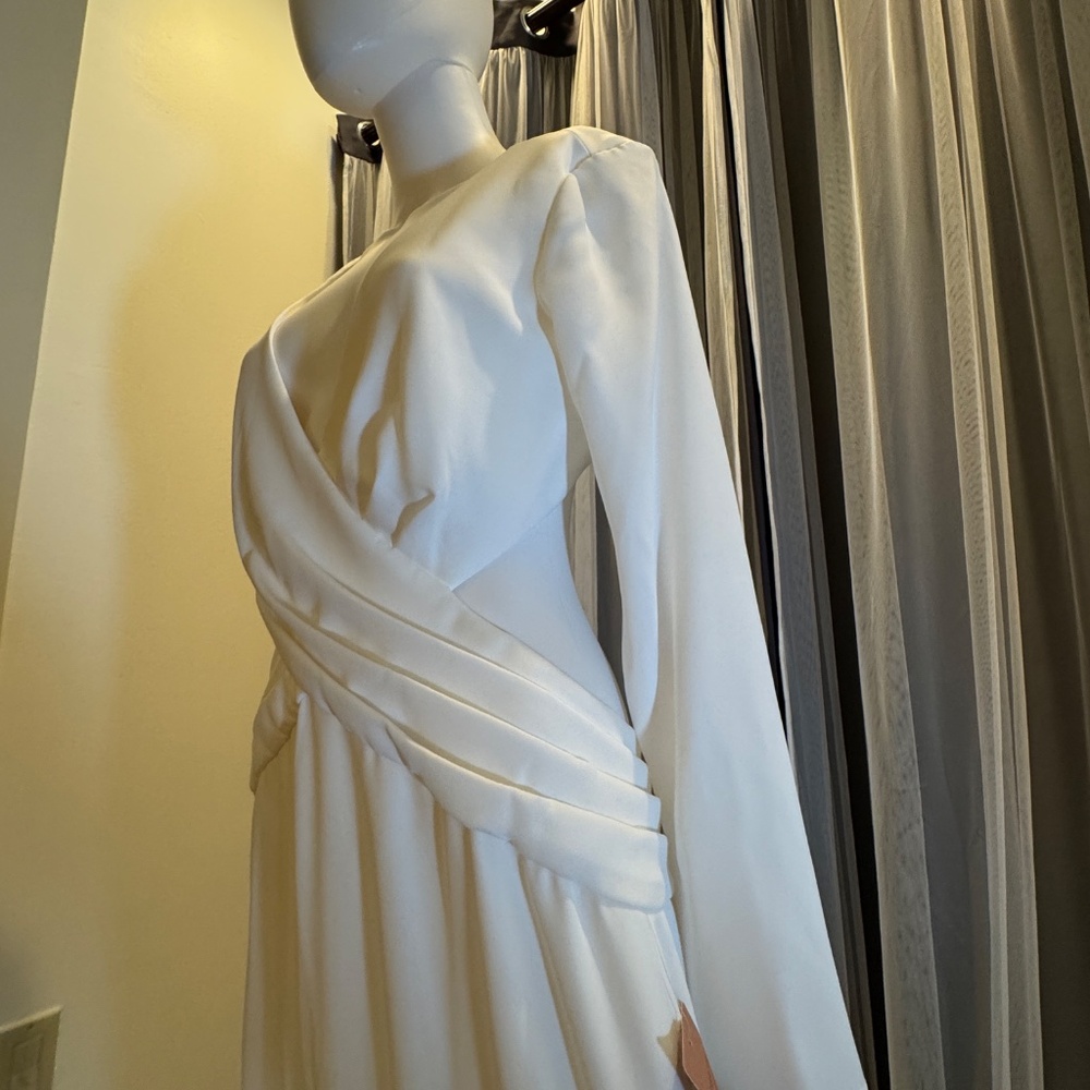 Tadashi Shoji Payton Gown Cutout Wedding Dress Crepe NWT size 12 - Picture 3 of 9